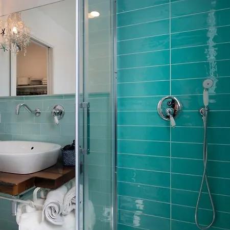 Terrazza Zaffiro בית הארחה 4*